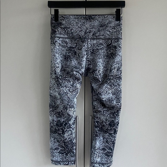 Lululemon Wunder Under Crop (High-Rise) *Full-On Luxtreme 21" EUC - Picture 12 of 14